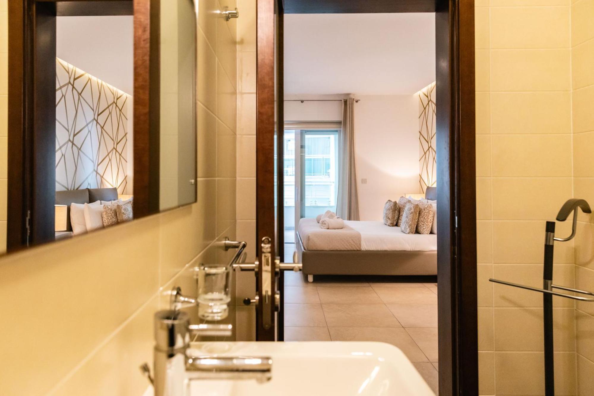Luxury Seafront 3Br With Pool By Arcobnb スリーマ エクステリア 写真